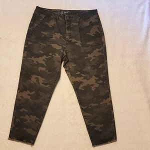 Camo Mid‎ Rise Jeans